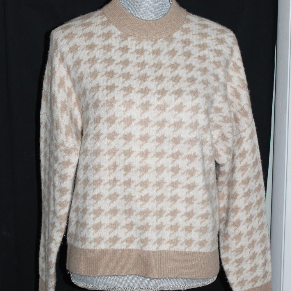 Abercrombie & Fitch Tan Cream Sweater